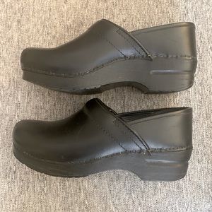 Dansko clogs size 39 like new